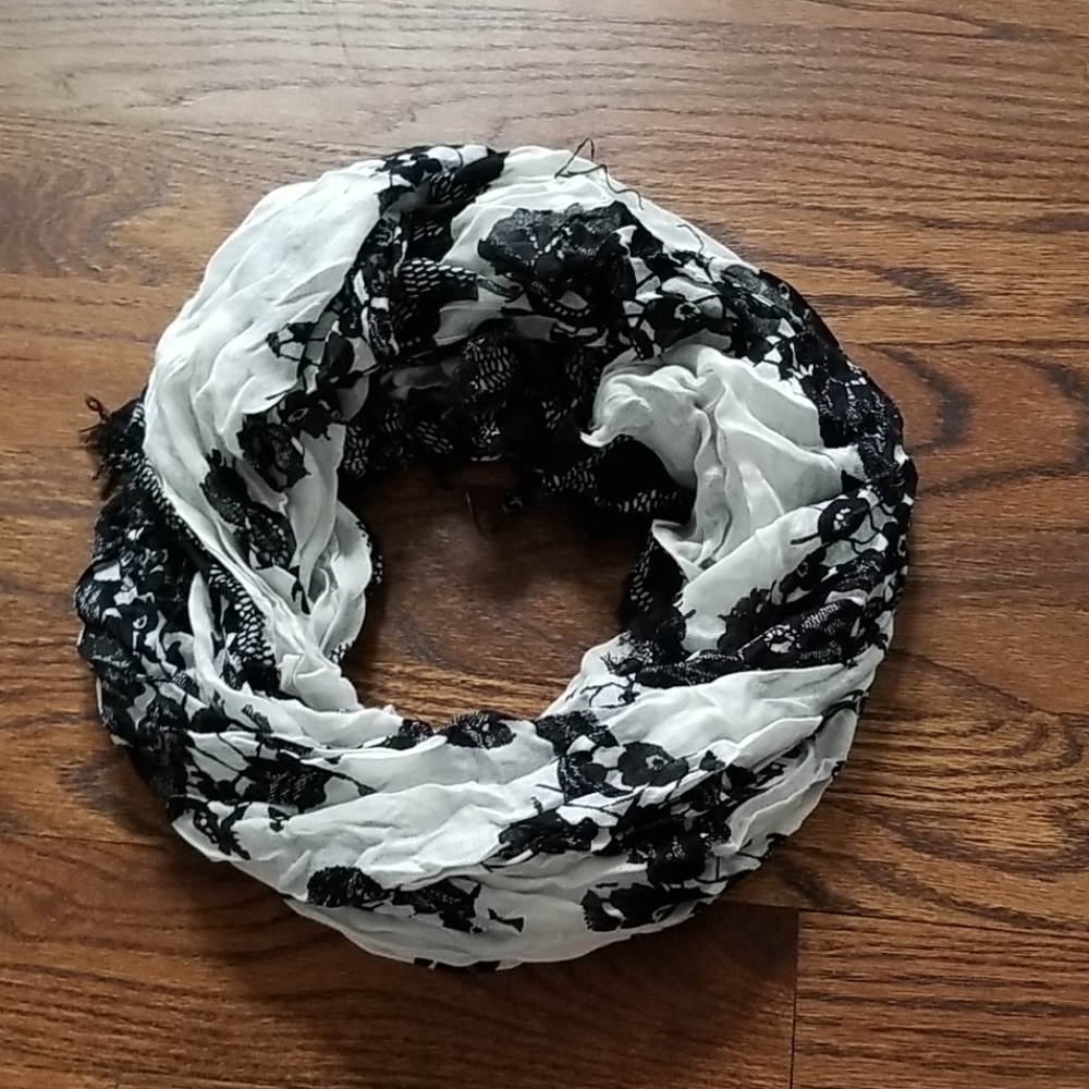 Express Scarf🦋 - Picture 2 of 7